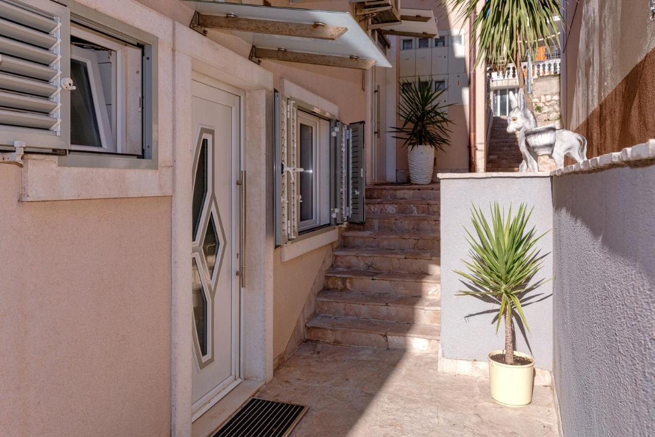 Sunshine Hvar Town